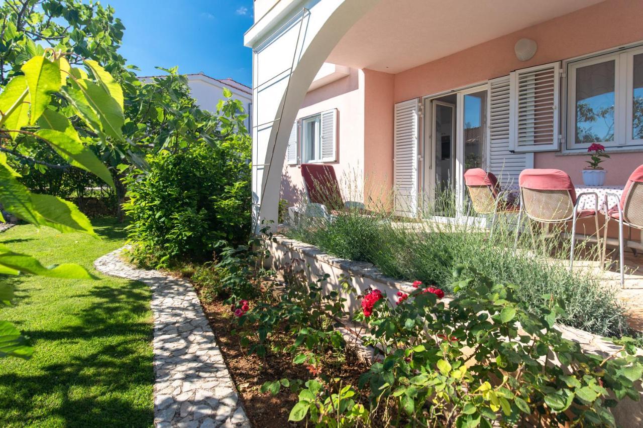 Apartment Lavanda With Beautiful Garden Кърк Екстериор снимка